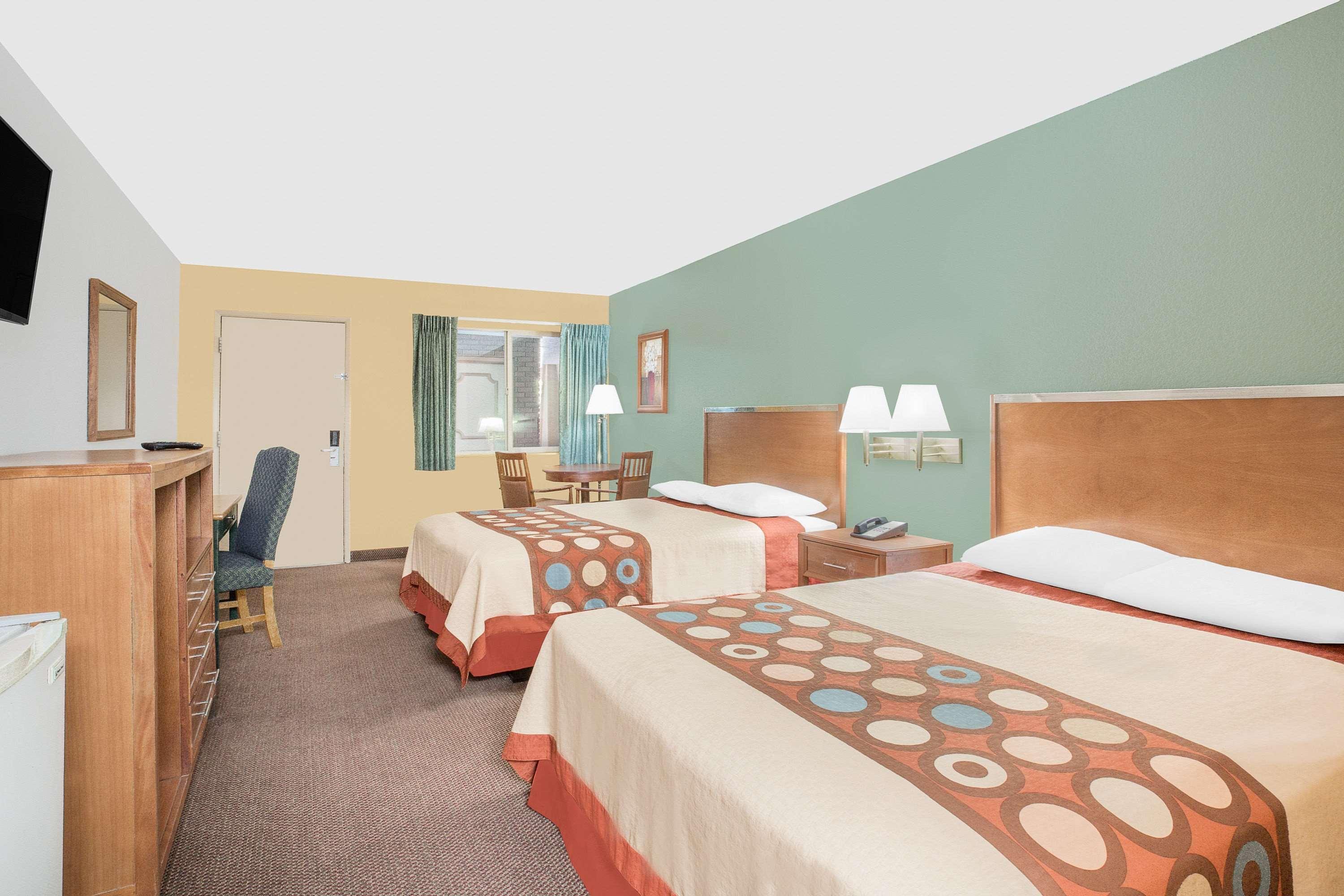 Super 8 By Wyndham St. George Ut Motel Bagian luar foto