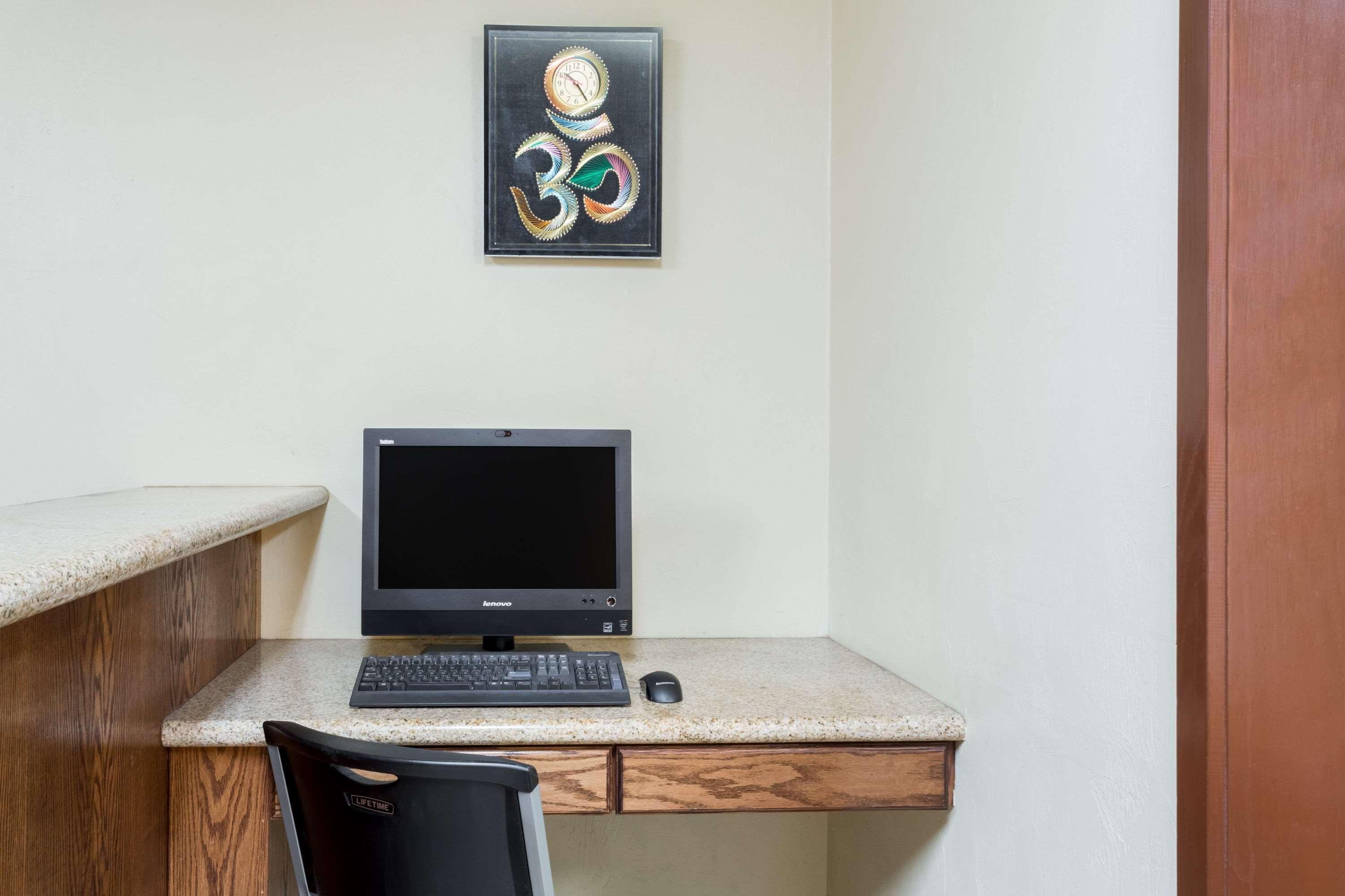 Super 8 By Wyndham St. George Ut Motel Bagian luar foto