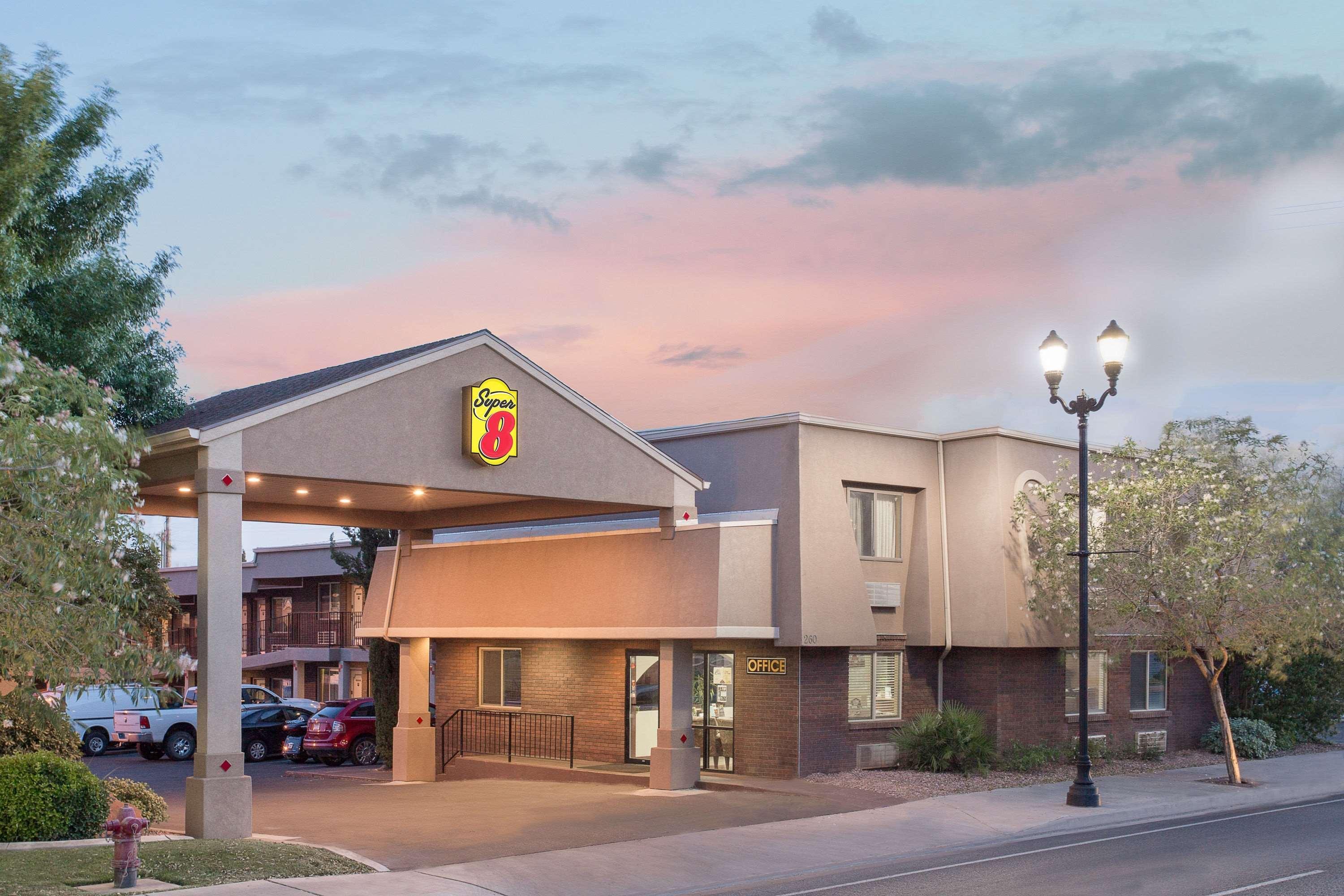 Super 8 By Wyndham St. George Ut Motel Bagian luar foto