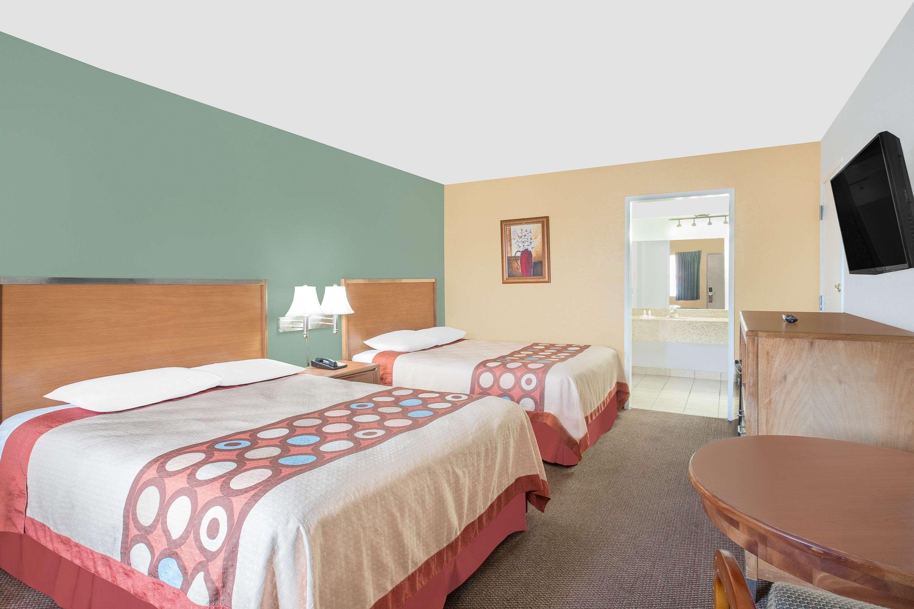 Super 8 By Wyndham St. George Ut Motel Bagian luar foto