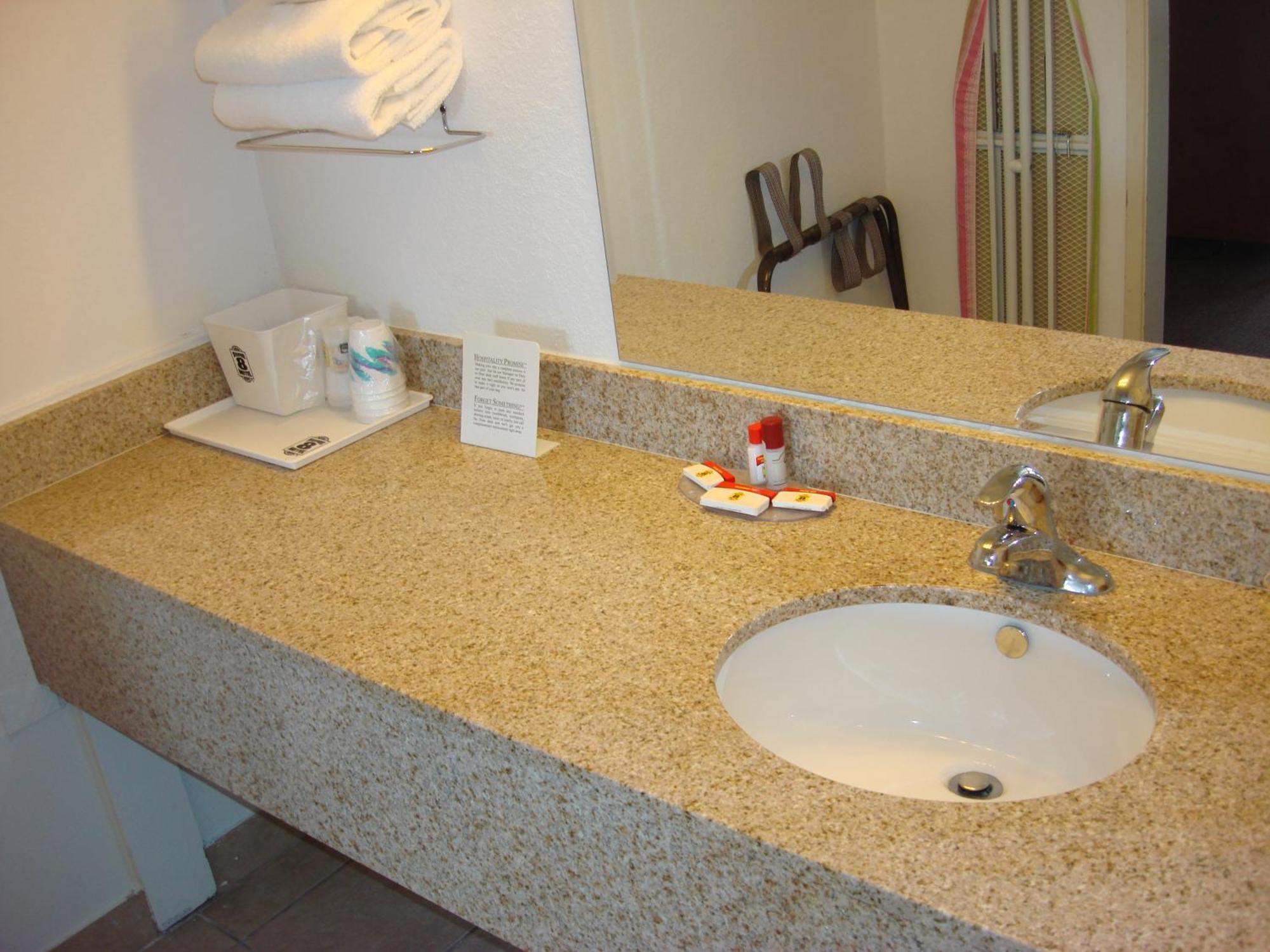 Super 8 By Wyndham St. George Ut Motel Bagian luar foto