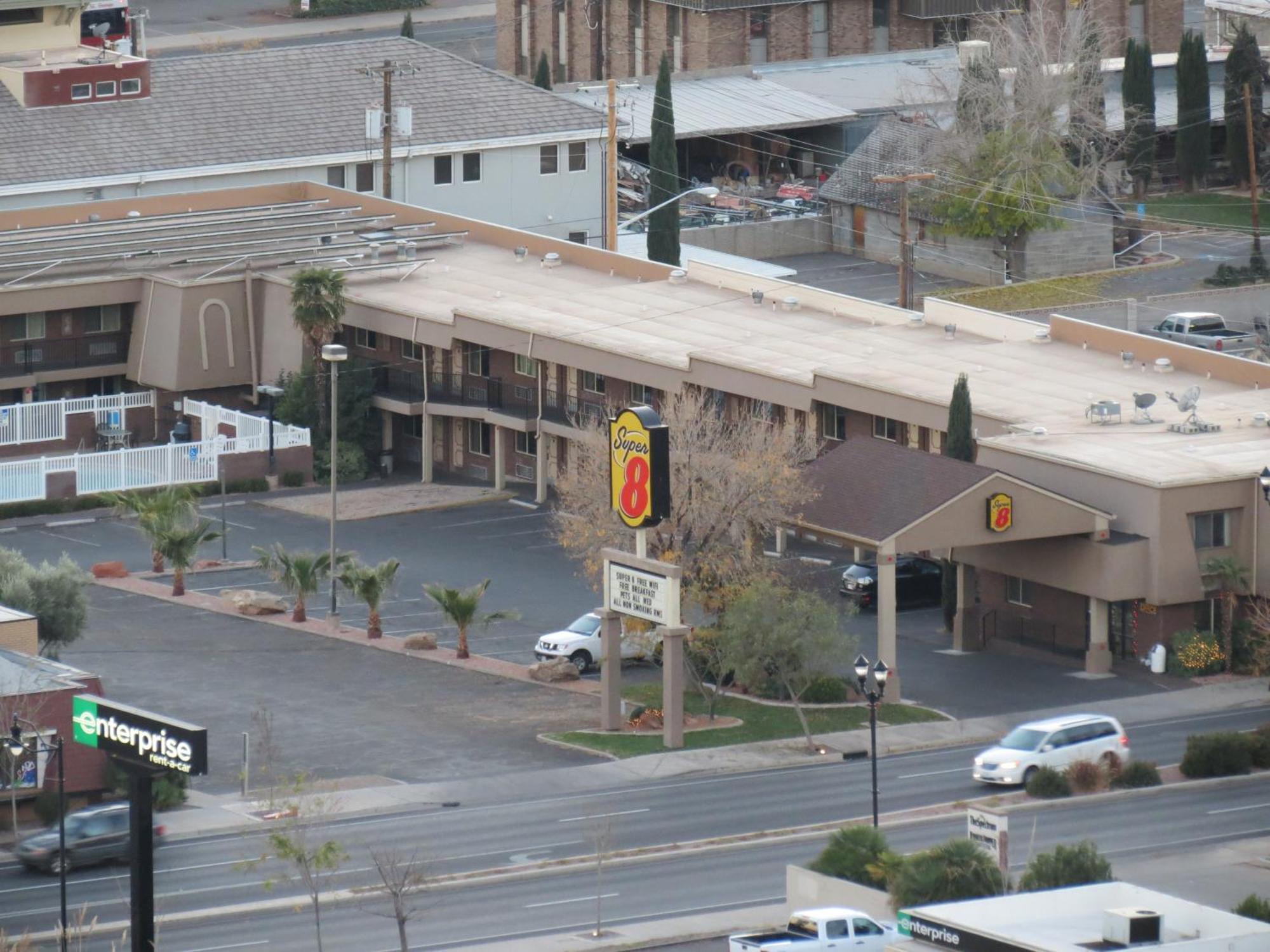 Super 8 By Wyndham St. George Ut Motel Bagian luar foto