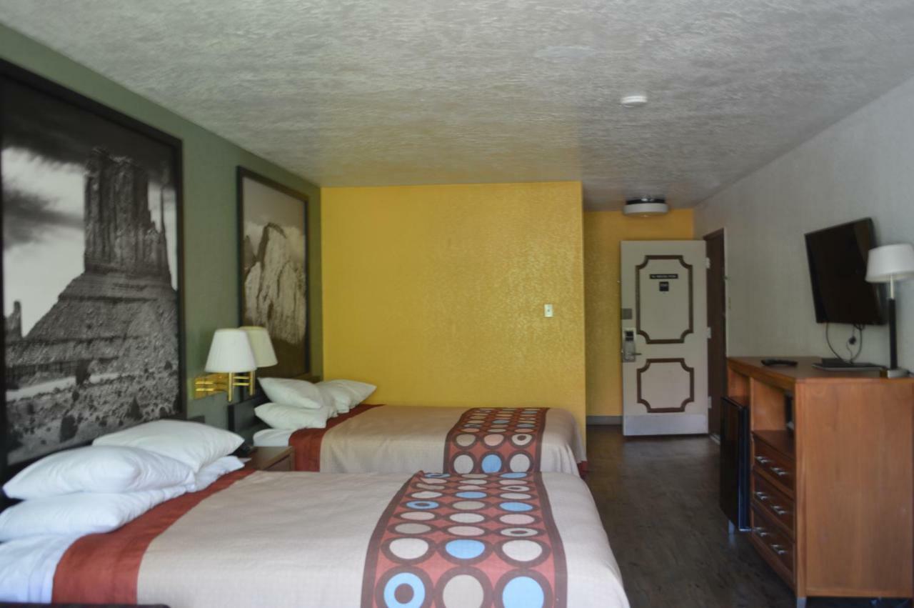 Super 8 By Wyndham St. George Ut Motel Bagian luar foto