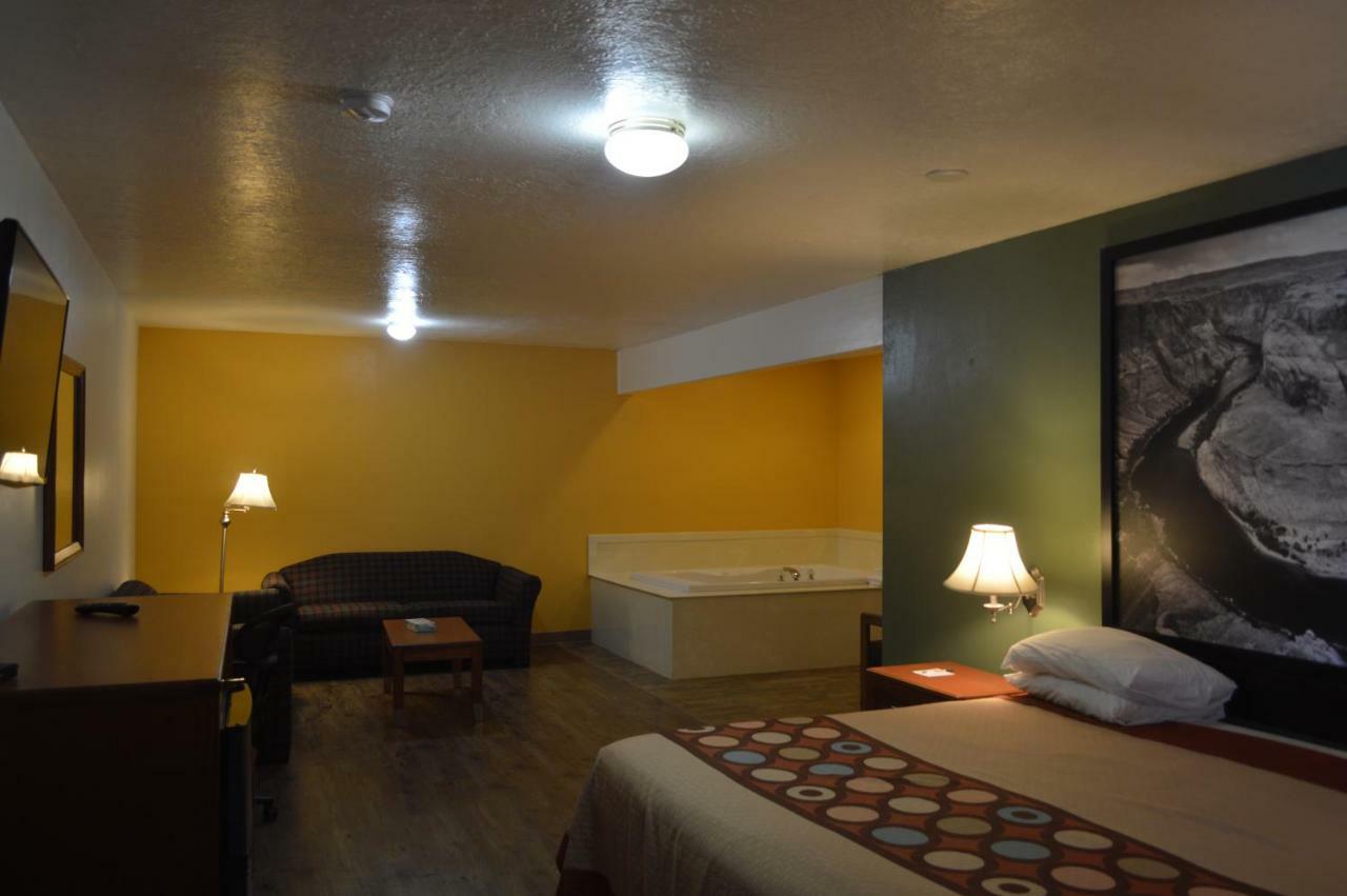 Super 8 By Wyndham St. George Ut Motel Bagian luar foto